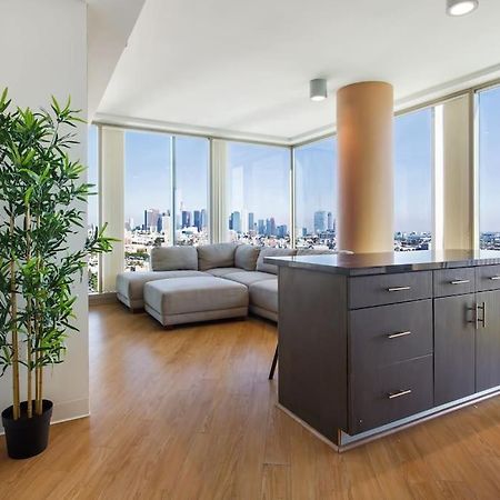 Lovely Upscale High Rise Private Parking & Pool Apartment Los Angeles Bagian luar foto