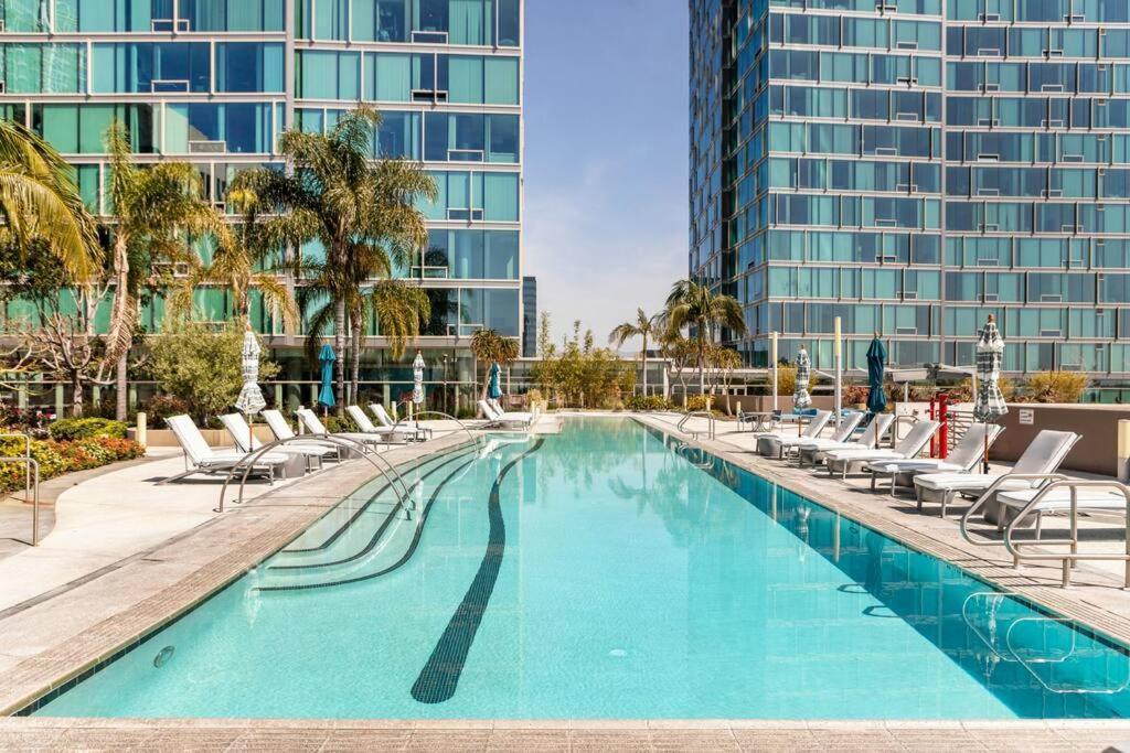 Lovely Upscale High Rise Private Parking & Pool Apartment Los Angeles Bagian luar foto