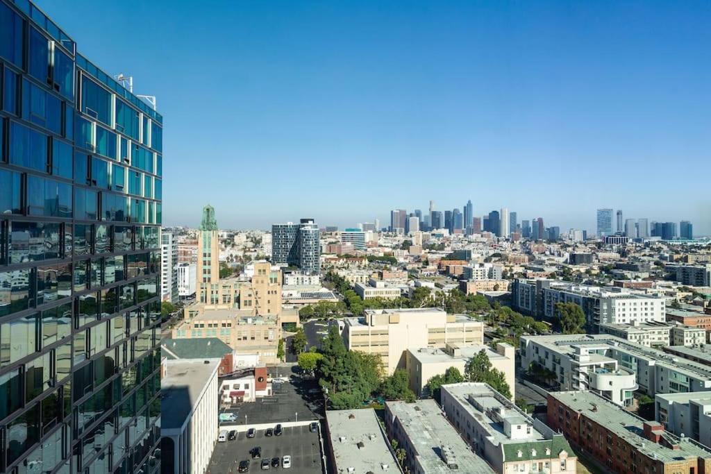 Lovely Upscale High Rise Private Parking & Pool Apartment Los Angeles Bagian luar foto