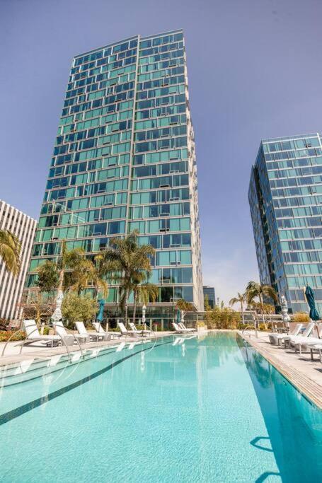 Lovely Upscale High Rise Private Parking & Pool Apartment Los Angeles Bagian luar foto