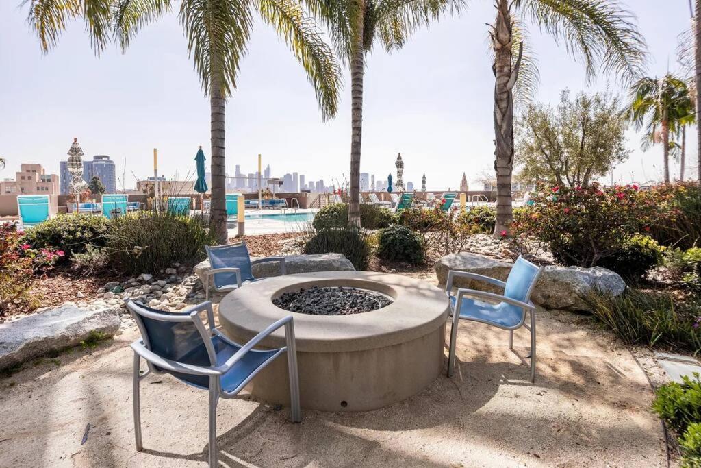 Lovely Upscale High Rise Private Parking & Pool Apartment Los Angeles Bagian luar foto