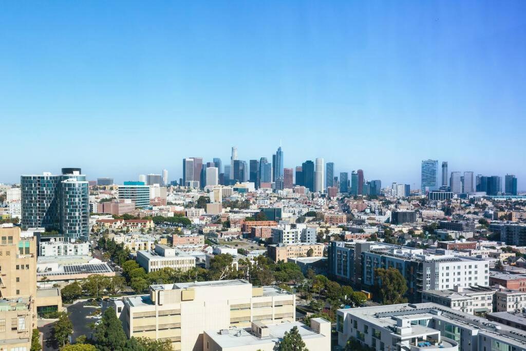 Lovely Upscale High Rise Private Parking & Pool Apartment Los Angeles Bagian luar foto