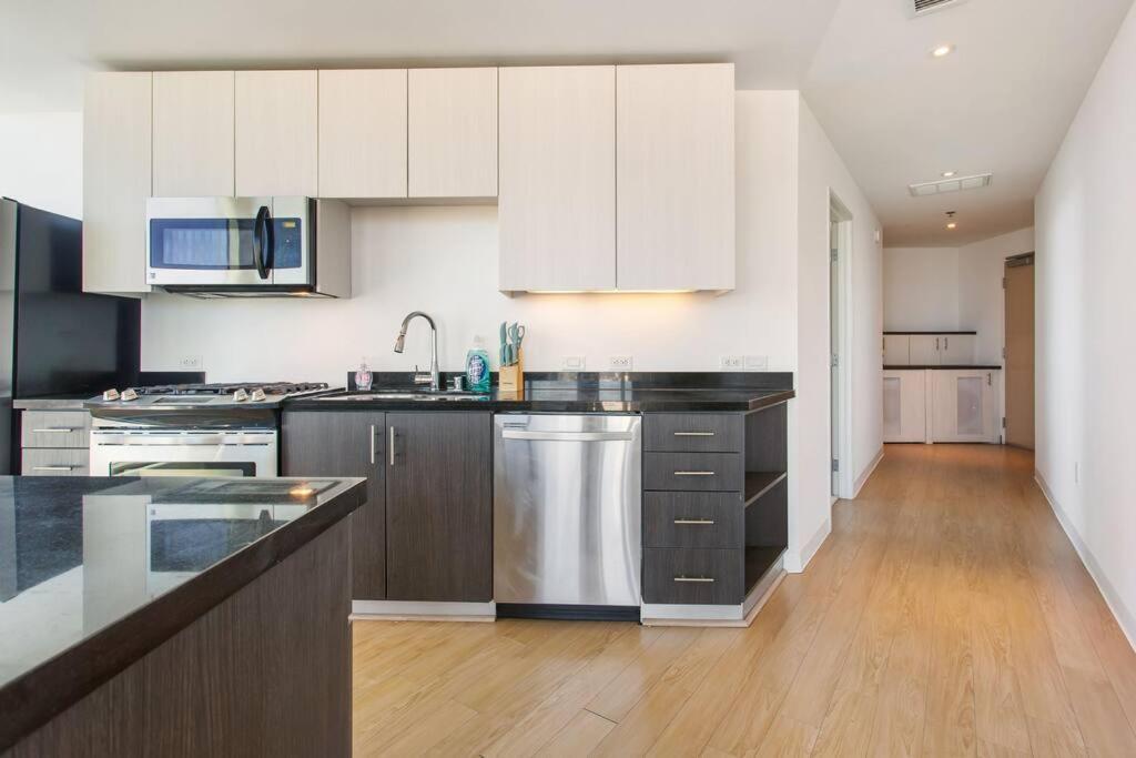 Lovely Upscale High Rise Private Parking & Pool Apartment Los Angeles Bagian luar foto