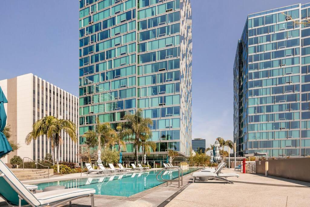 Lovely Upscale High Rise Private Parking & Pool Apartment Los Angeles Bagian luar foto